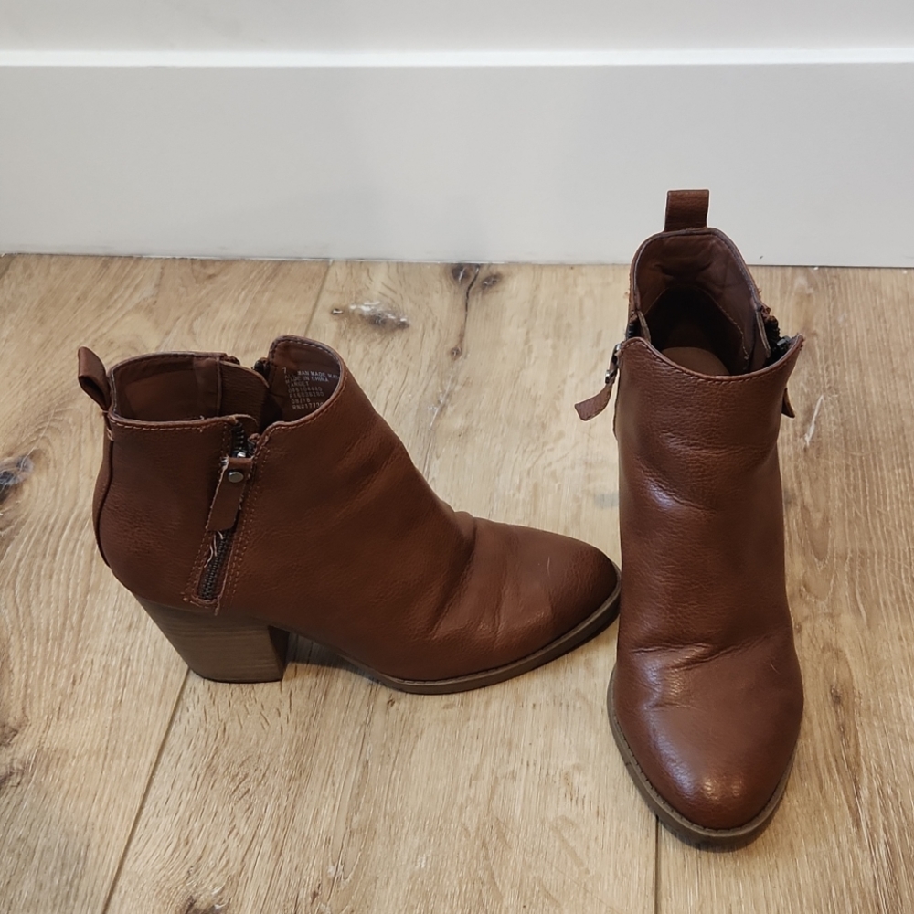 Universal Thread Brown Heeled Boots